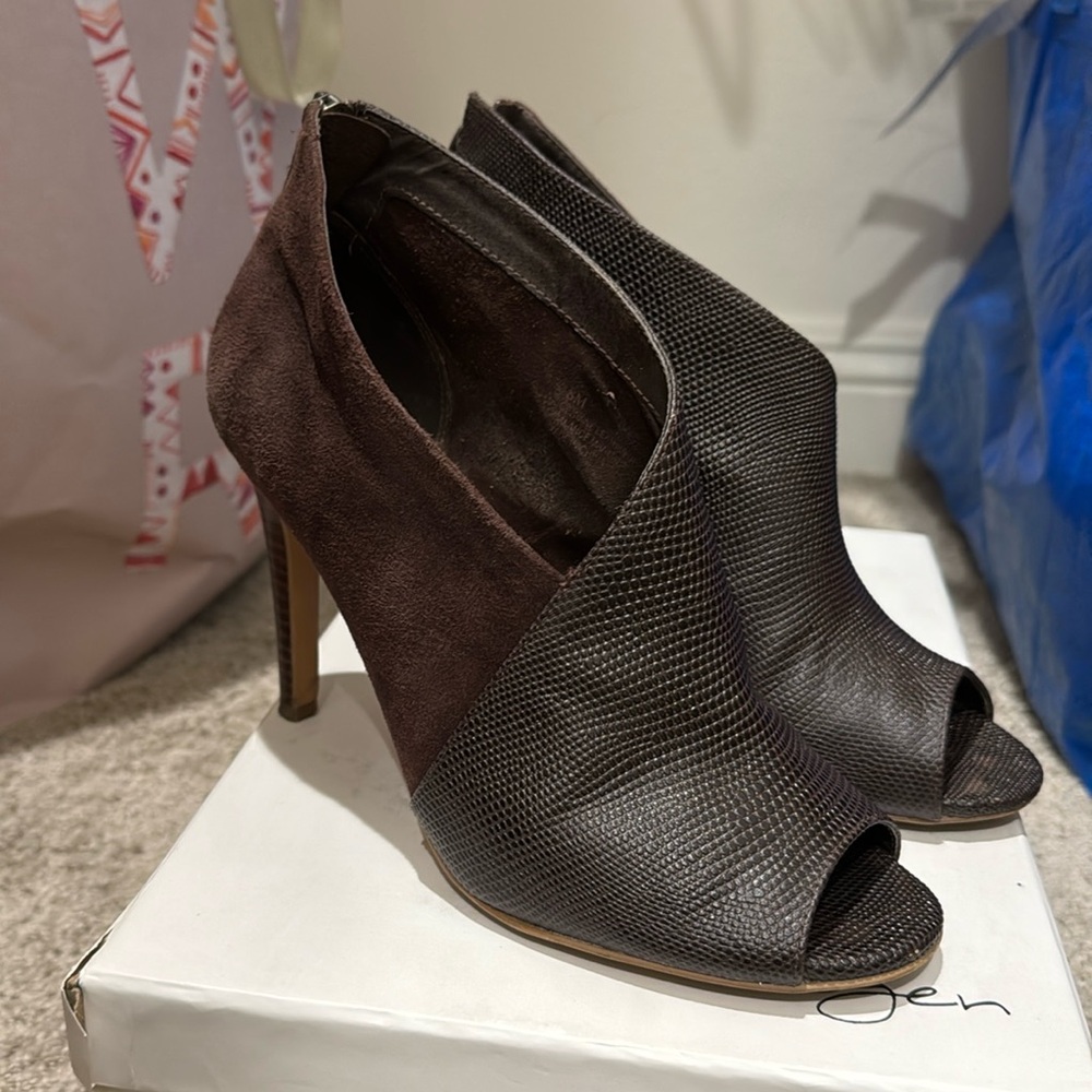 Halogen Hariley heeled bootie. Size 8M. Dark brown.